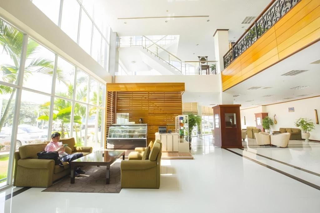 Vientiane Plaza Hotel Экстерьер фото